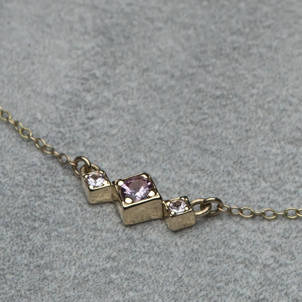 Balance Necklace - Pink sapphires