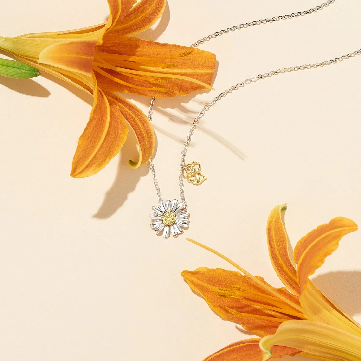 "Daisy" Daisy Bee Sapphire 18K White Gold Necklace