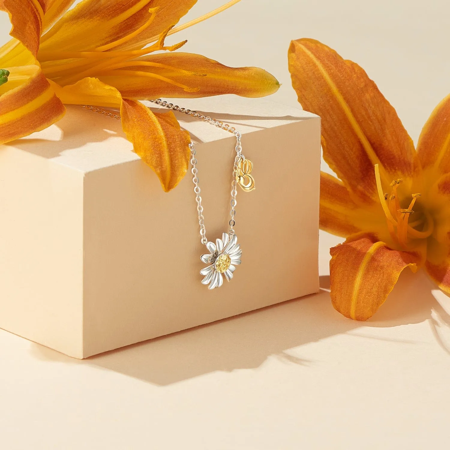 "Daisy" Daisy Bee Sapphire 18K White Gold Necklace